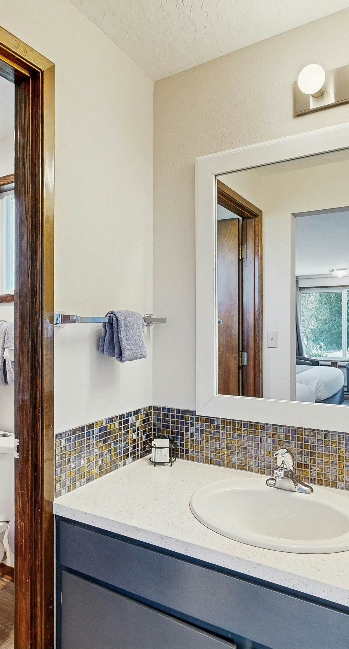 Lamplighter Inn - 117 Whale Watching