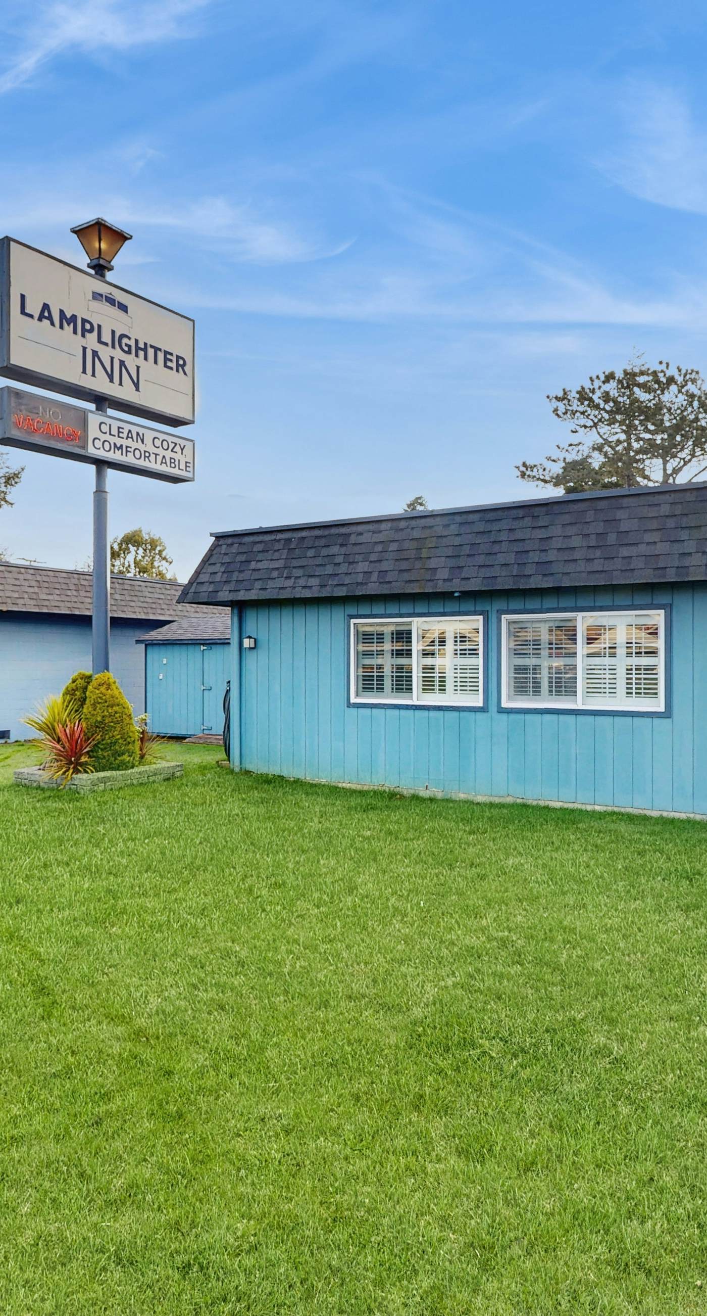 Lamplighter Inn - 117 Whale Watching