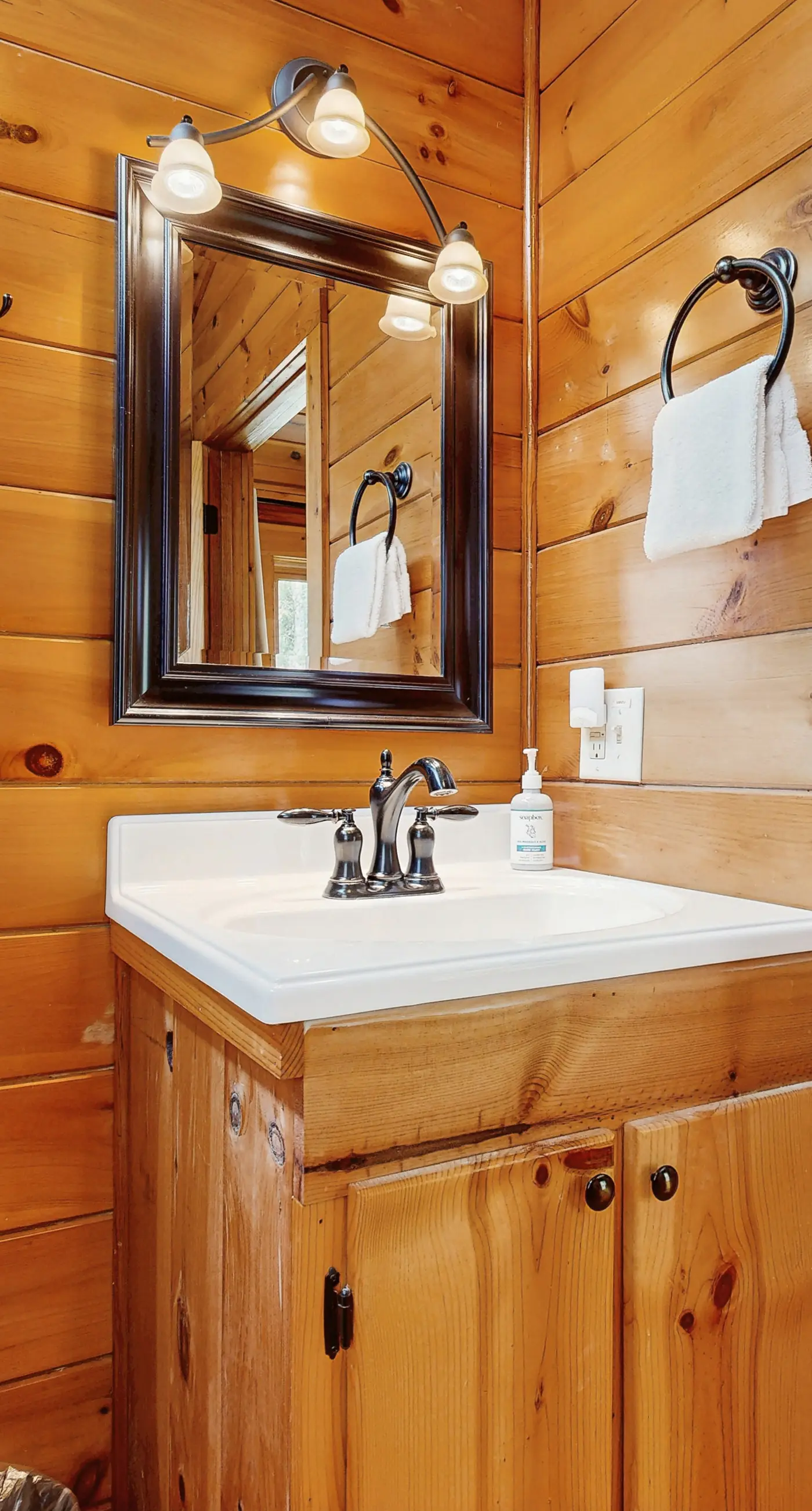 Creeksong Cabin