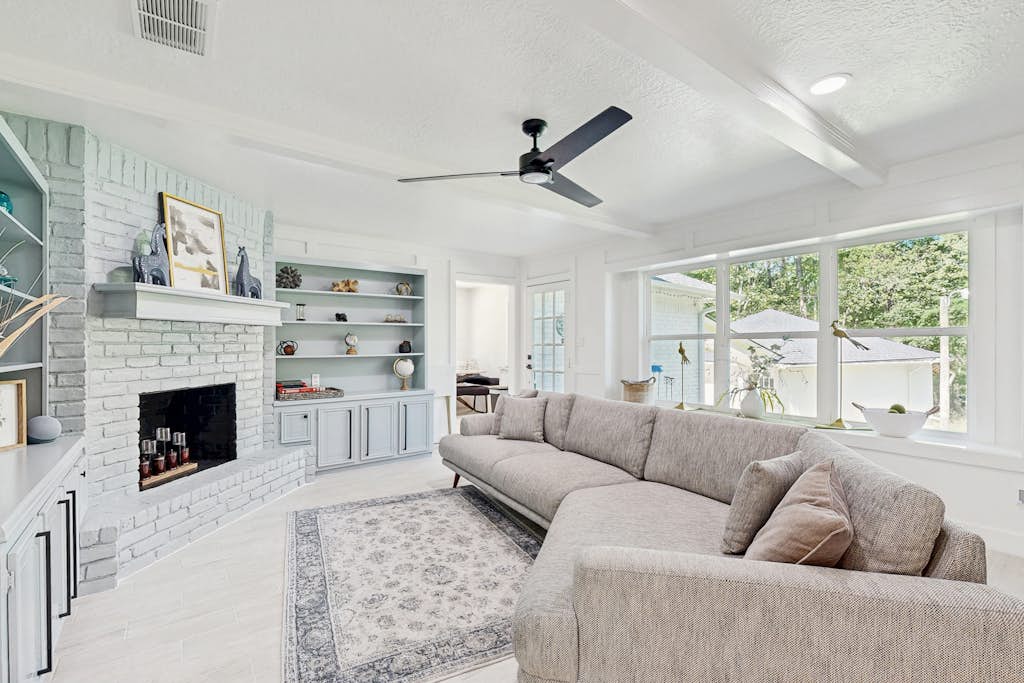 Lake Grove Retreat