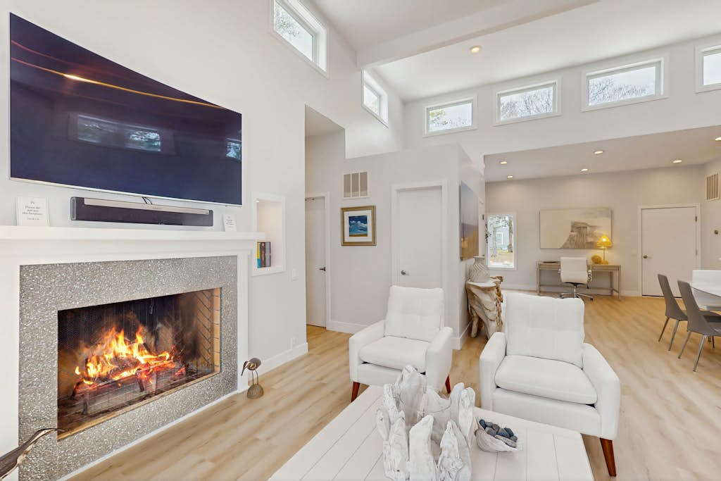 Hampton Retreat - Hot Tub, Pool, and More