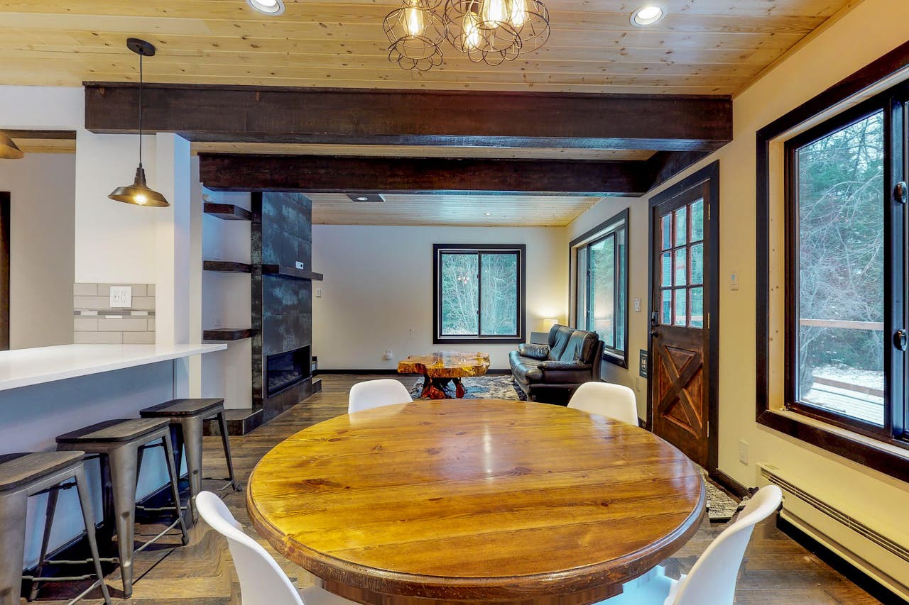 Creekside Cabin 3 BD Vacation Rental in Cle Elum, WA Vacasa