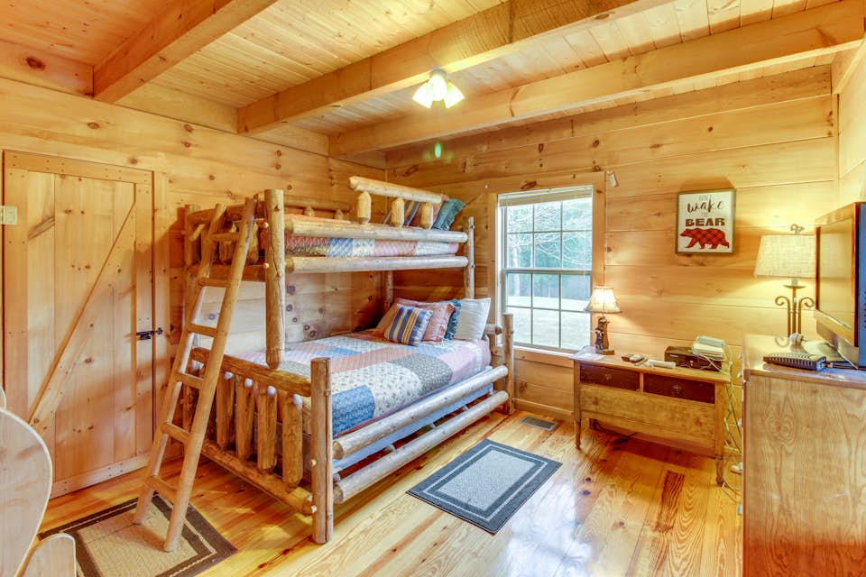 Twin Cub Lodge Cabin 3 BD Vacation Rental in Townsend, TN Vacasa
