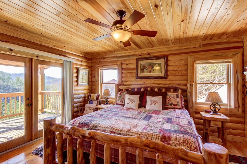 Retreat W Game Room, Sleeps 8, Hot Tub, Shared Pool — Sevierville, TN — vacation rental