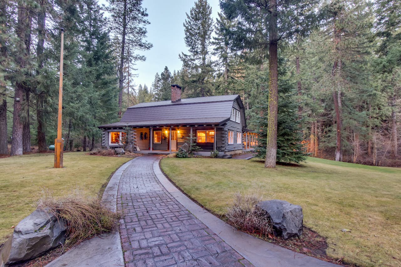 Riverwood Lodge 3 BD Vacation Rental in Trout Lake, WA Vacasa