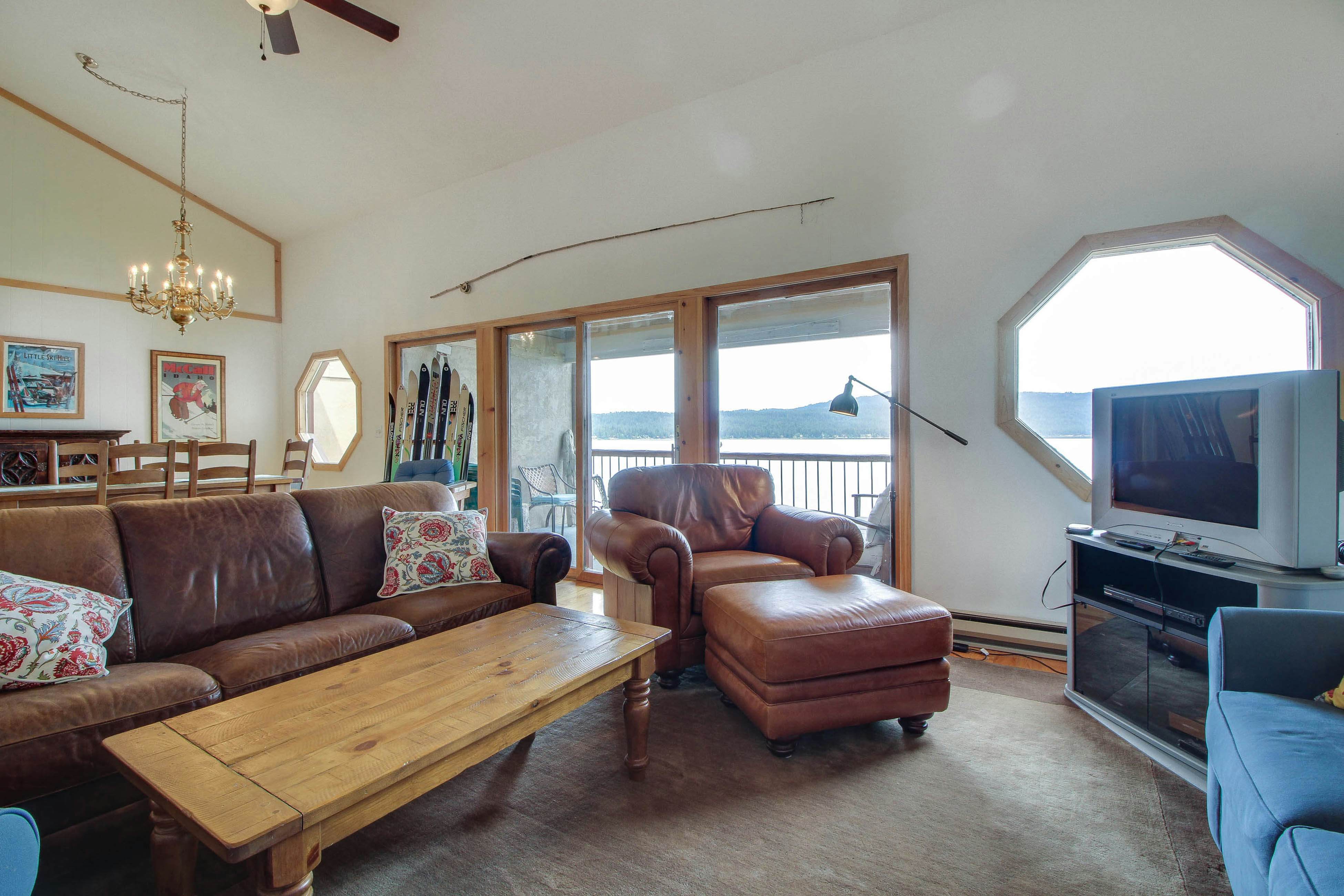 Crystal Beach Lakefront Condo 4 BD McCall, ID Vacation Rental Vacasa