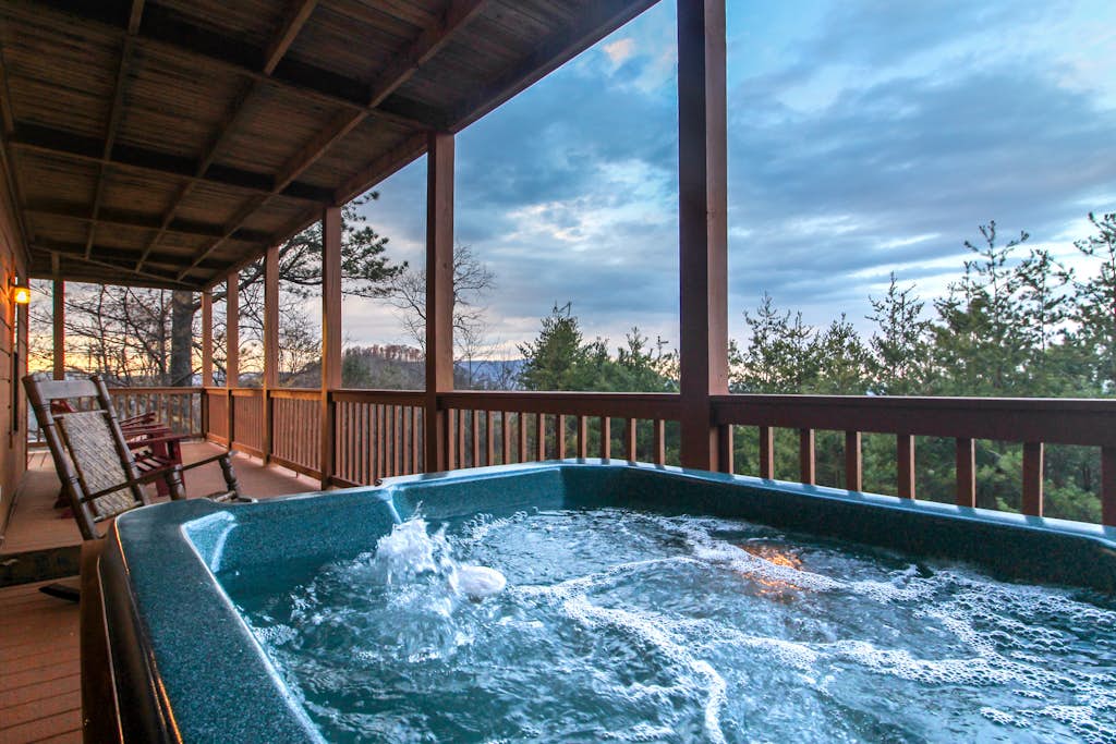 Cozy Home, Sleeps 11, Hot Tub, Games, Near Nat'l Park — Sevierville, TN — vacation rental