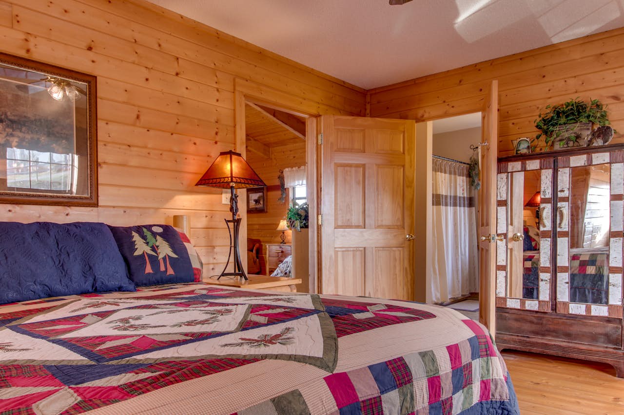 Fox Hollow Cabin 3 BD Vacation Rental in Sevierville, TN Vacasa