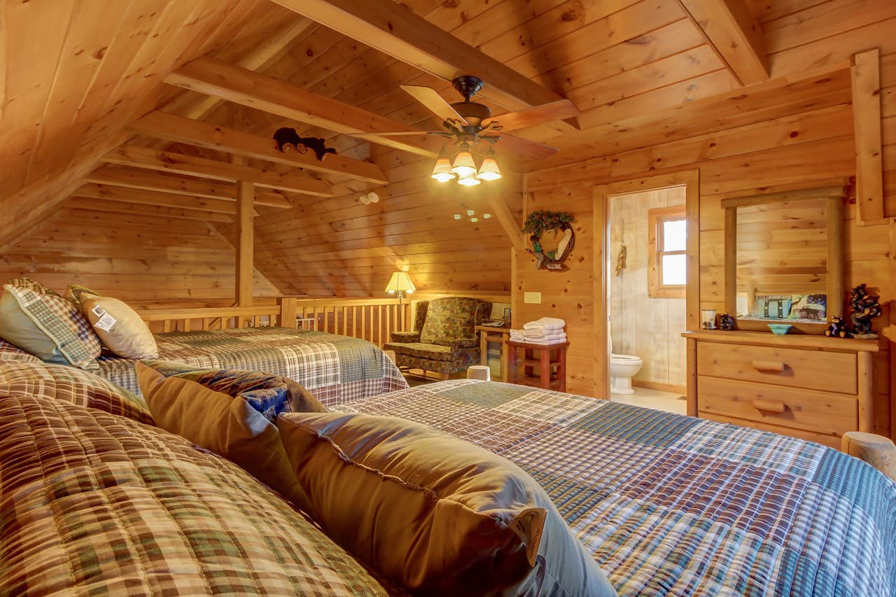 Two Bears Cabin 3 BD Vacation Rental in Sevierville, TN Vacasa
