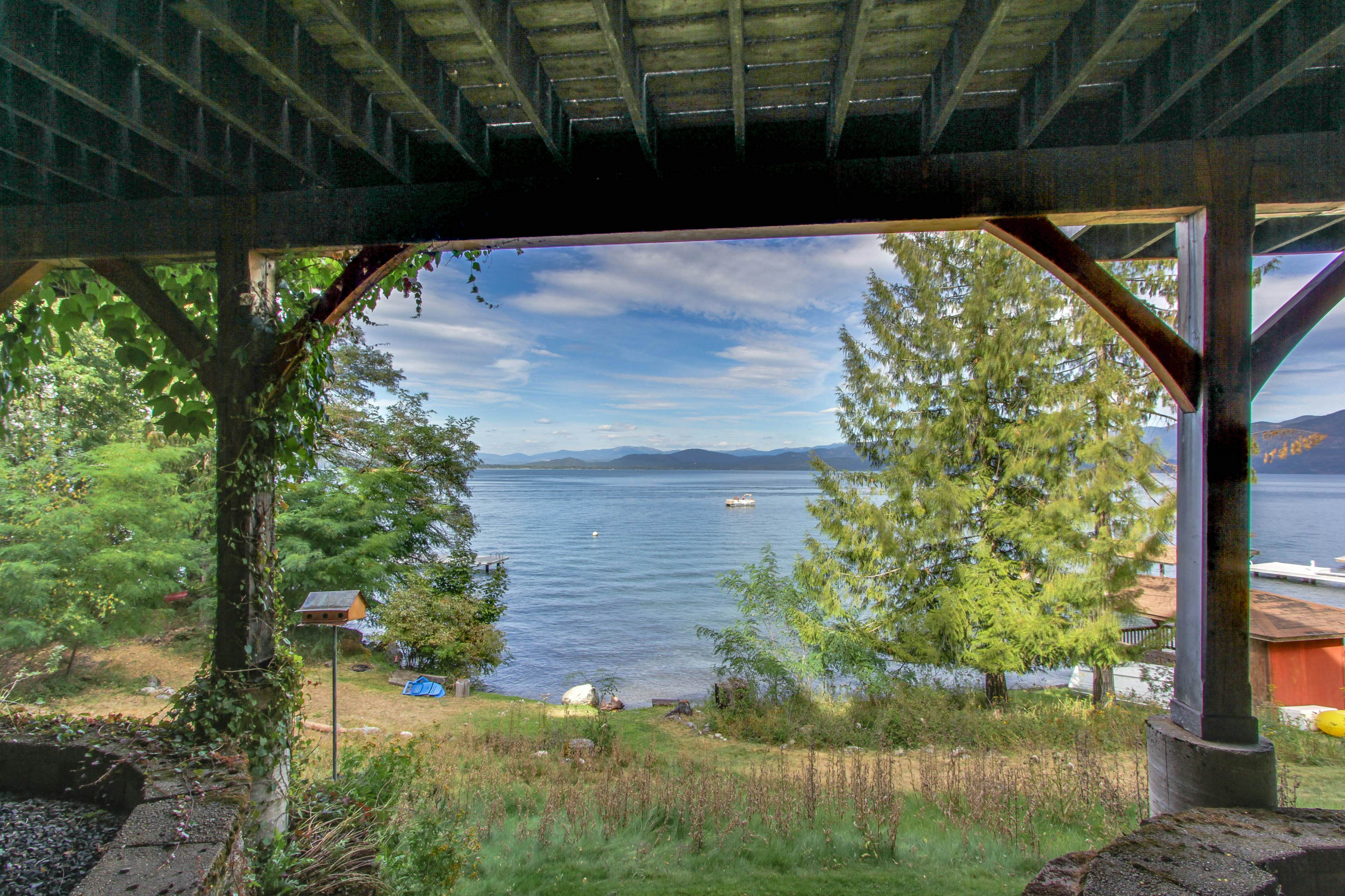 Bottle Bay Lakefront Lodge