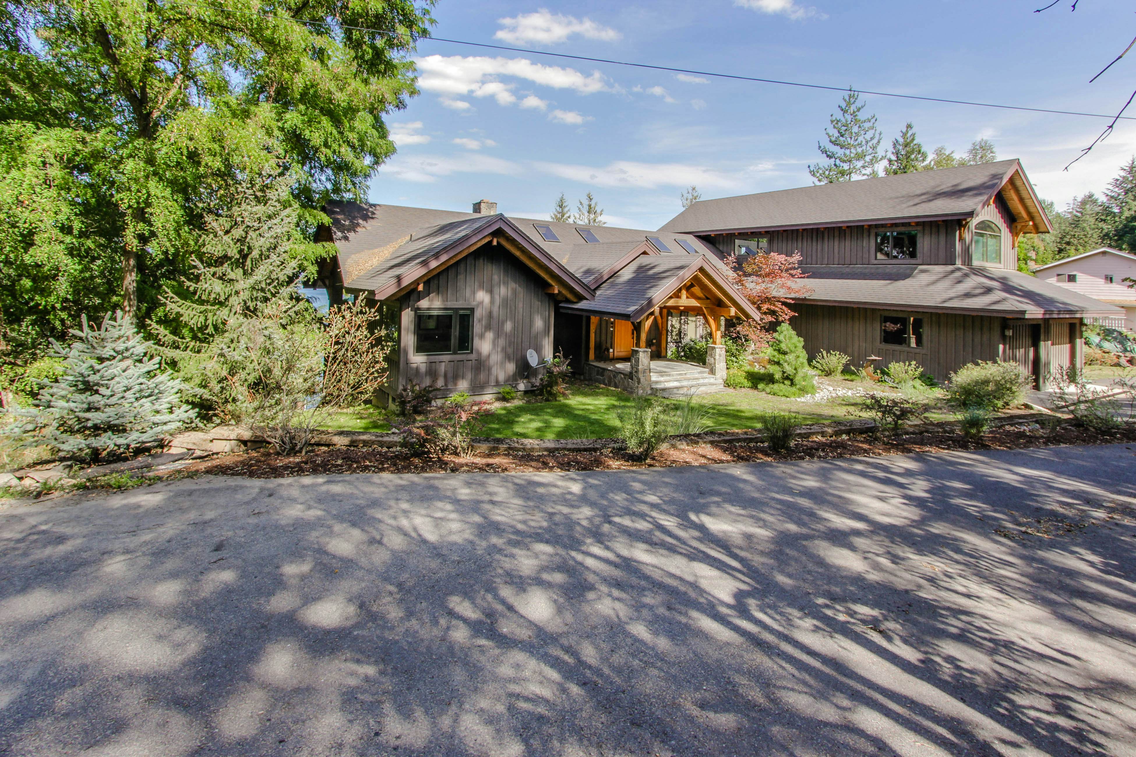 Bottle Bay Lakefront Lodge