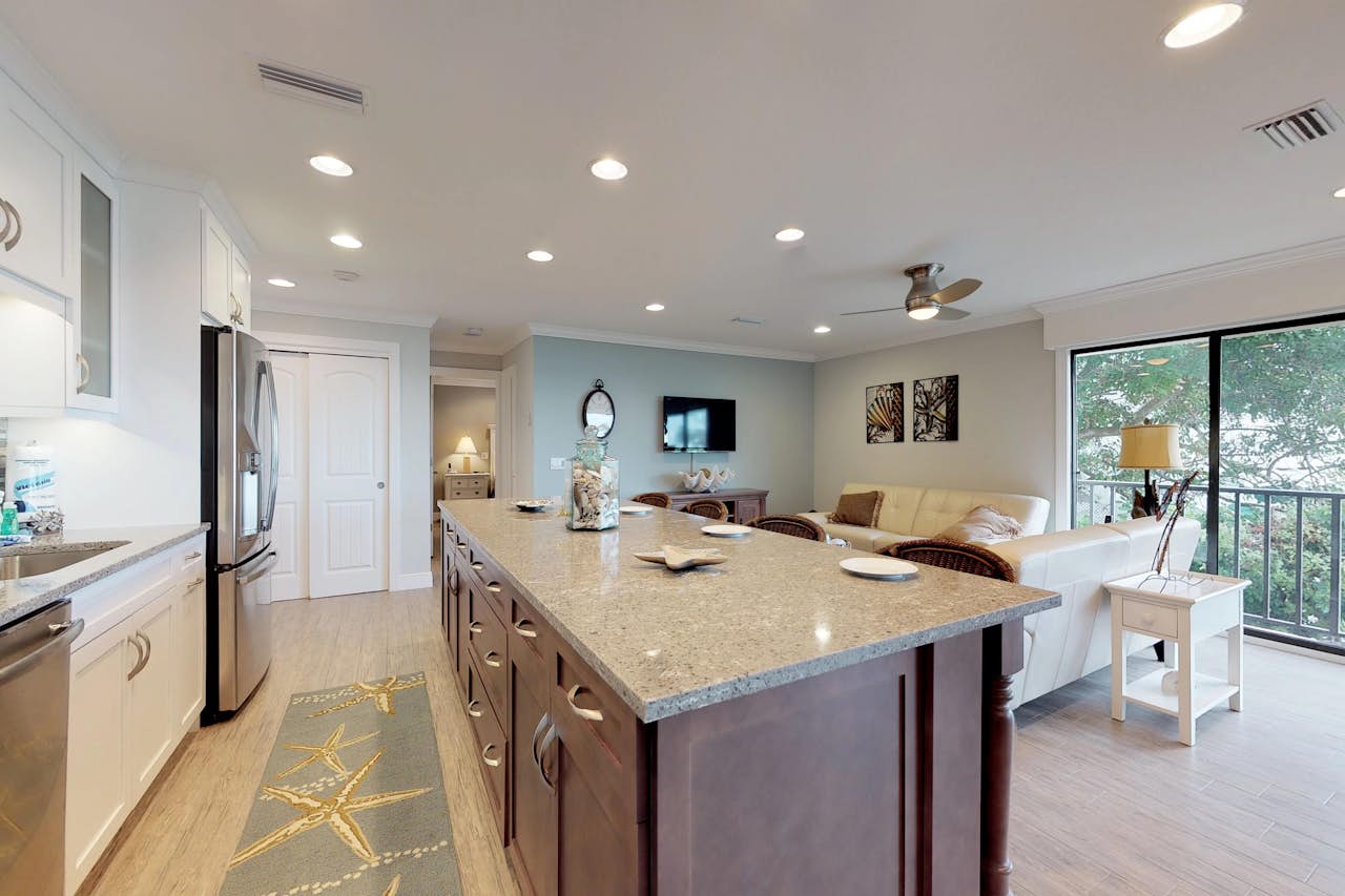 Water's Edge 105 South 1 BD Vacation Rental in Holmes Beach, FL Vacasa