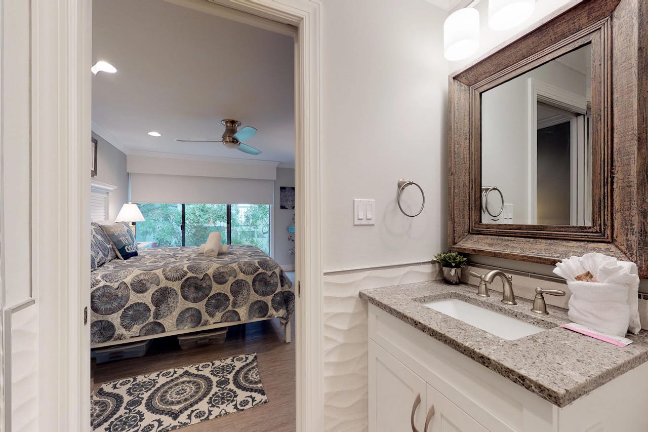 Water's Edge 105 South 1 BD Vacation Rental in Holmes Beach, FL Vacasa