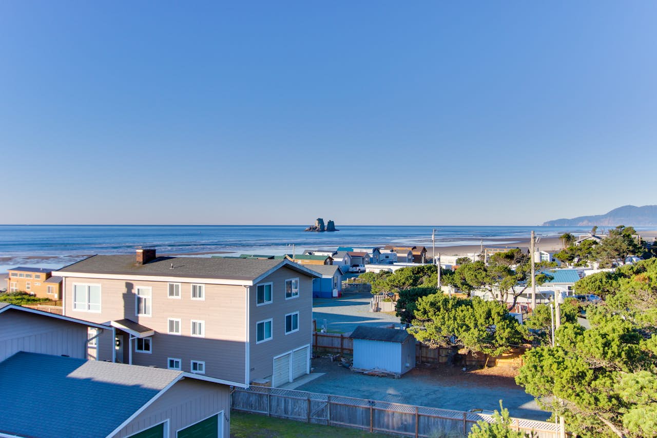 Grey Haven 6 BD Vacation Rental in Rockaway Beach, OR Vacasa