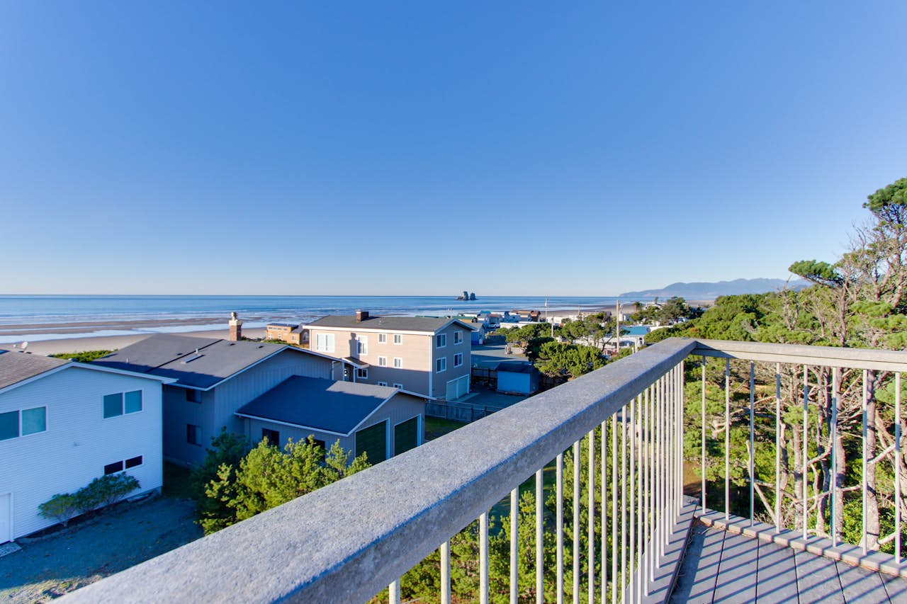 Grey Haven 6 BD Vacation Rental in Rockaway Beach, OR Vacasa