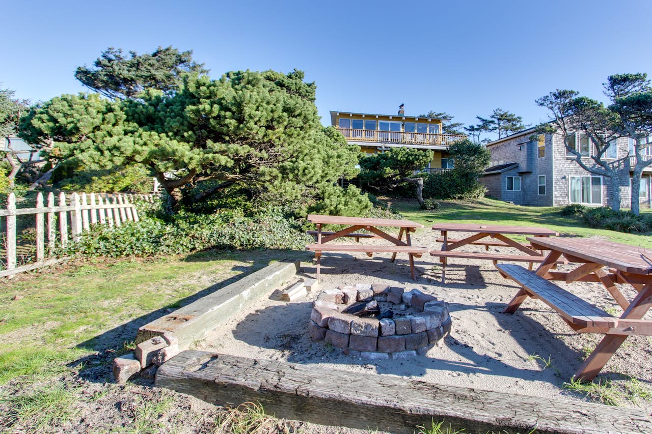 Arnold Beach House 3 BD Vacation Rental in Rockaway Beach, OR Vacasa