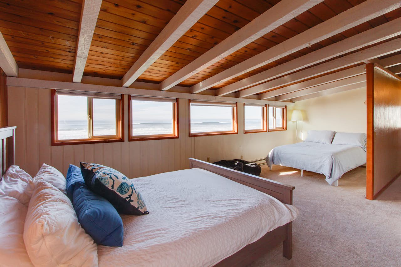 Seadrifter Oceanfront Beach House 4 BD Vacation Rental in Seal Rock