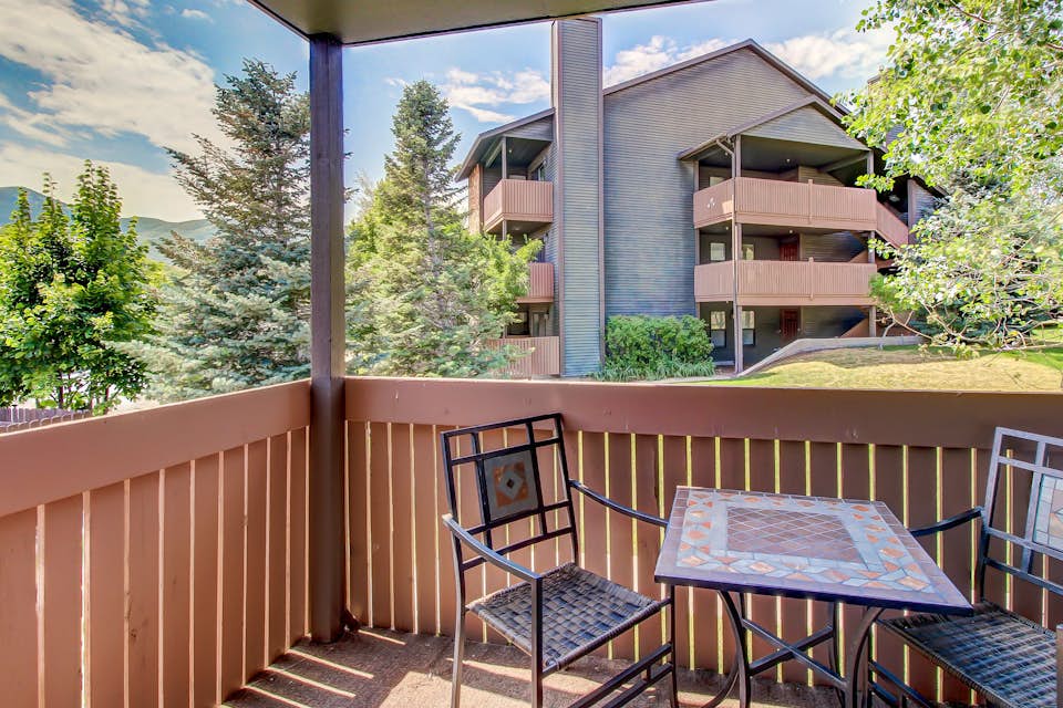 Powderwood Condo 2 BD Vacation Rental in Park City, UT Vacasa