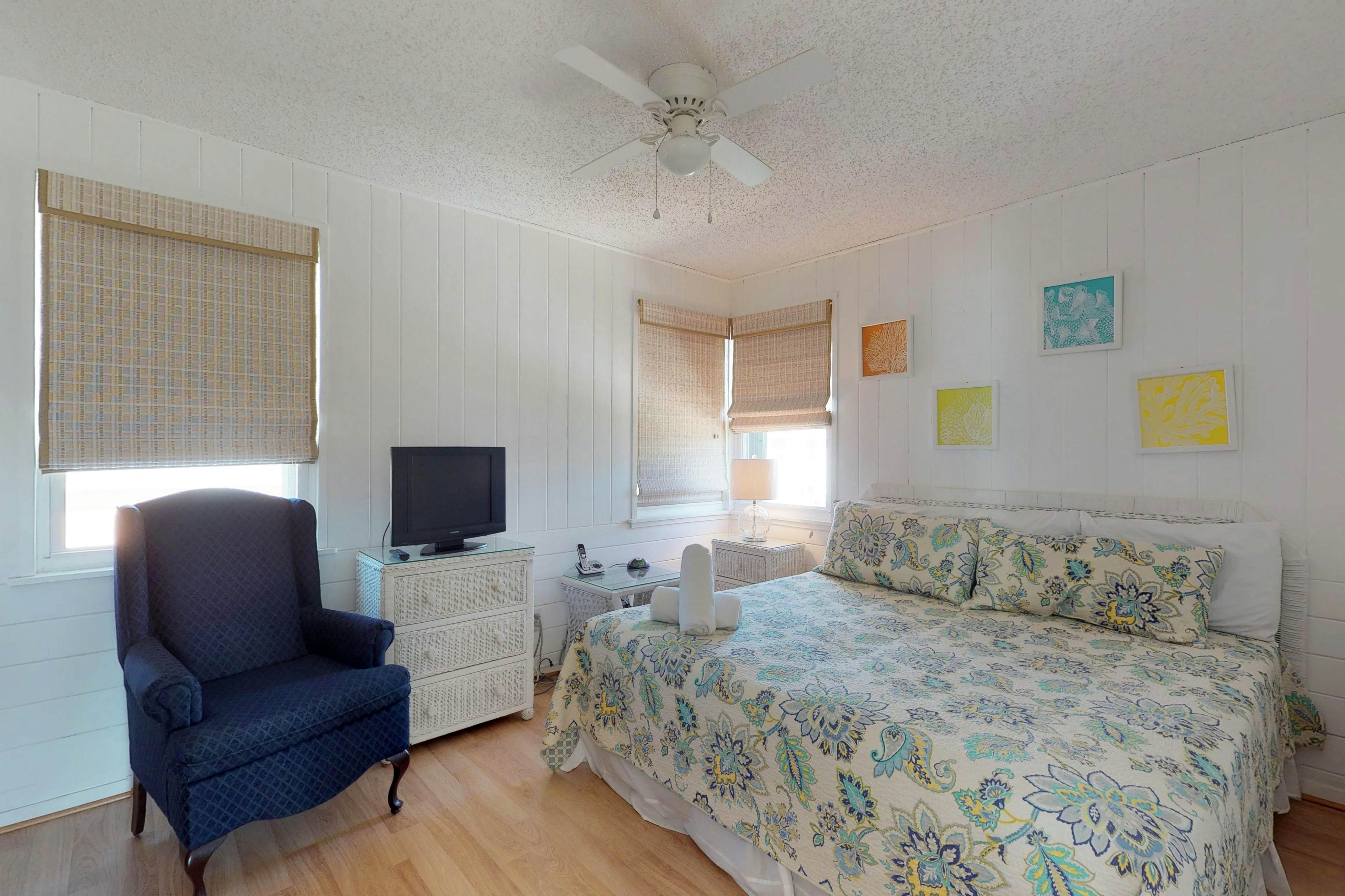 2 BD Holmes Beach, FL Vacation Rental Vacasa