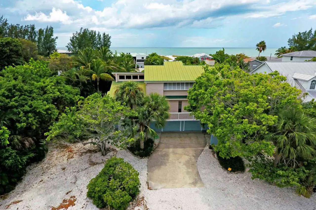 Le Paradis 3 BD Vacation Rental in Anna Maria, FL Vacasa