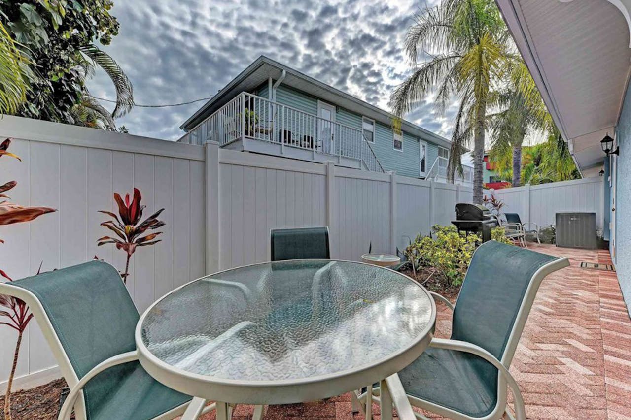 Starfish Beach Unit 4 2 BD Vacation Rental in Holmes Beach, FL Vacasa