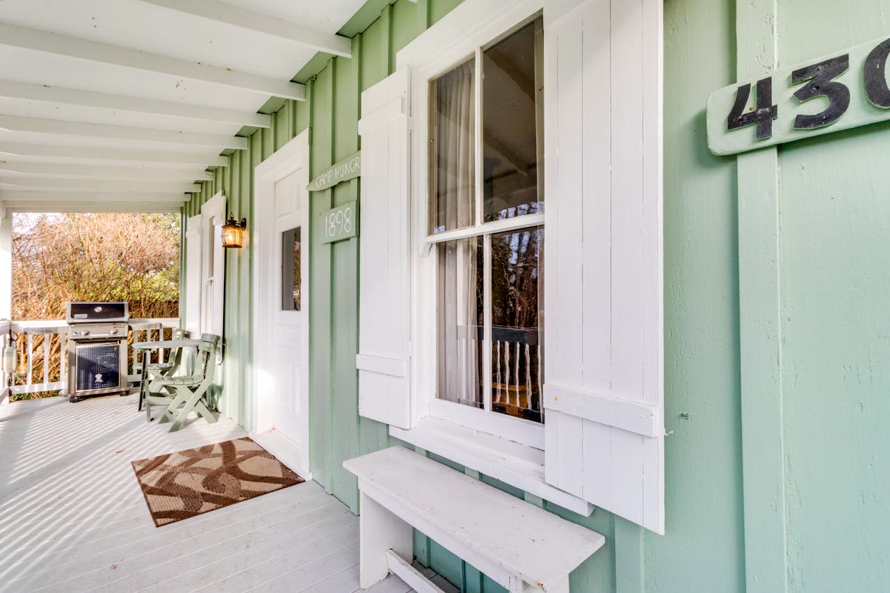 Historic Camp Hungry 2 BD Vacation Rental in Seaview, WA Vacasa