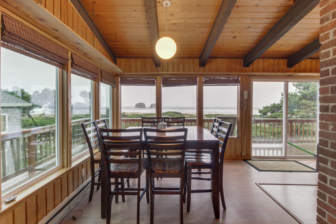 Arnold Beach House Upper Level 1 BD Vacation Rental in Rockaway