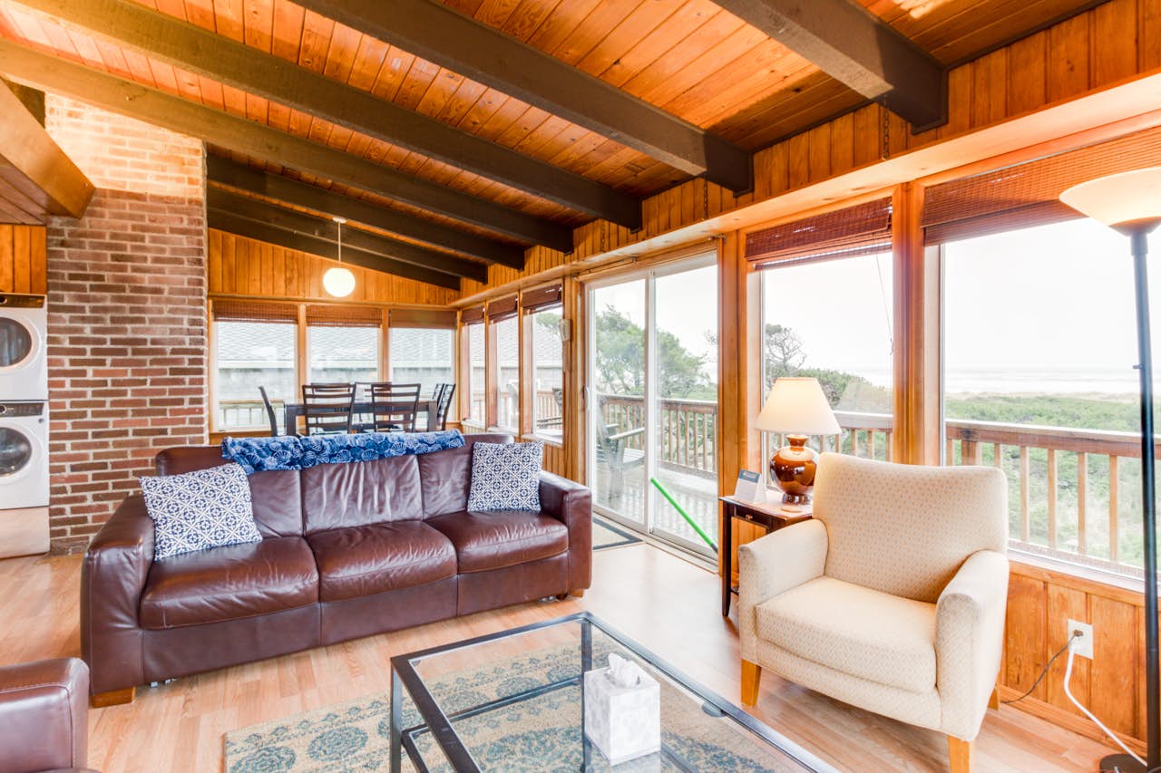 Arnold Beach House Upper Level 1 BD Vacation Rental in Rockaway