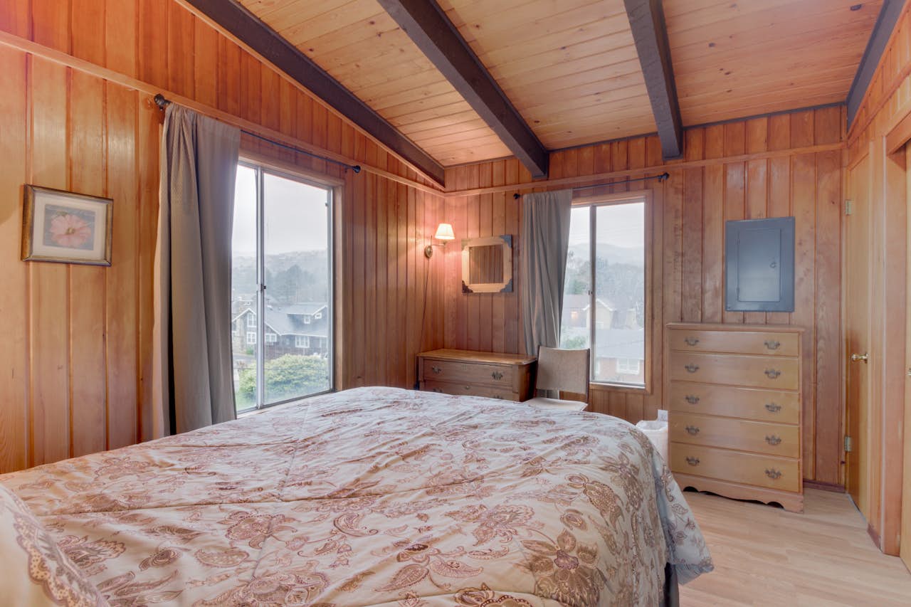 Arnold Beach House Upper Level 1 BD Vacation Rental in Rockaway