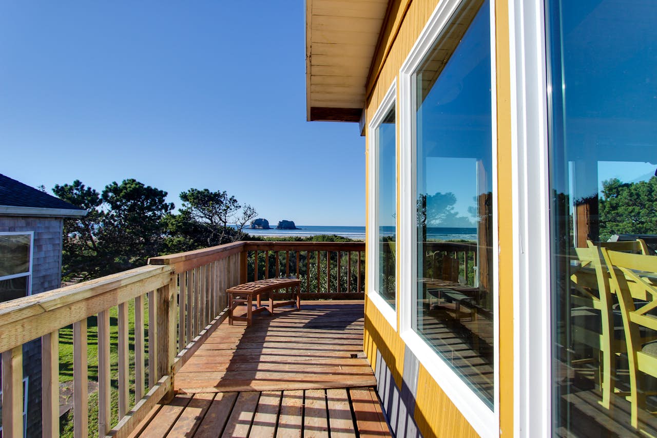 Arnold Beach House Upper Level 1 BD Vacation Rental in Rockaway