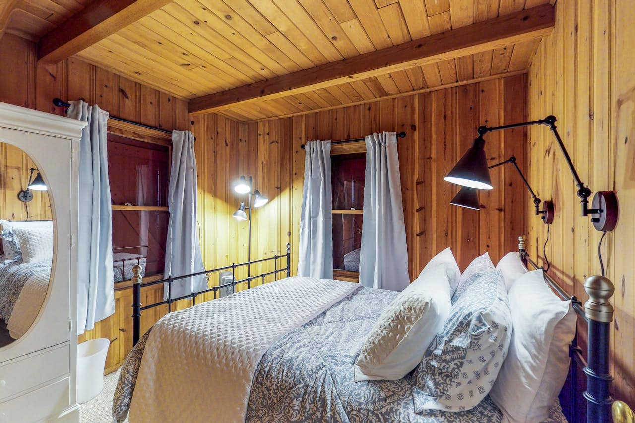 Donner Lake Dream Cabin | 2 BD Vacation Rental in Truckee ...