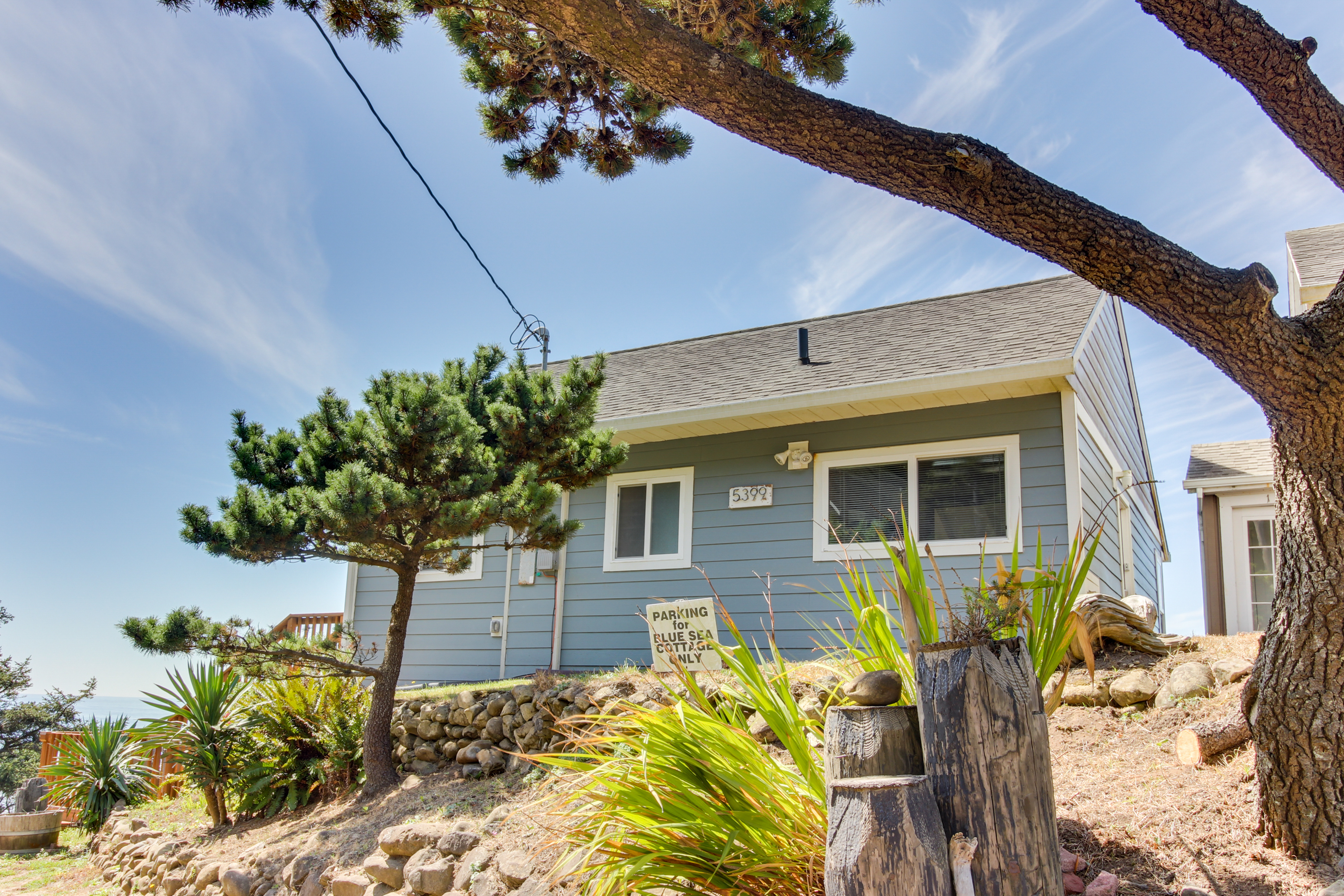 Blue Sea Oceanfront Cottage | 2 BD Vacation Rental In Oceanside, OR ...