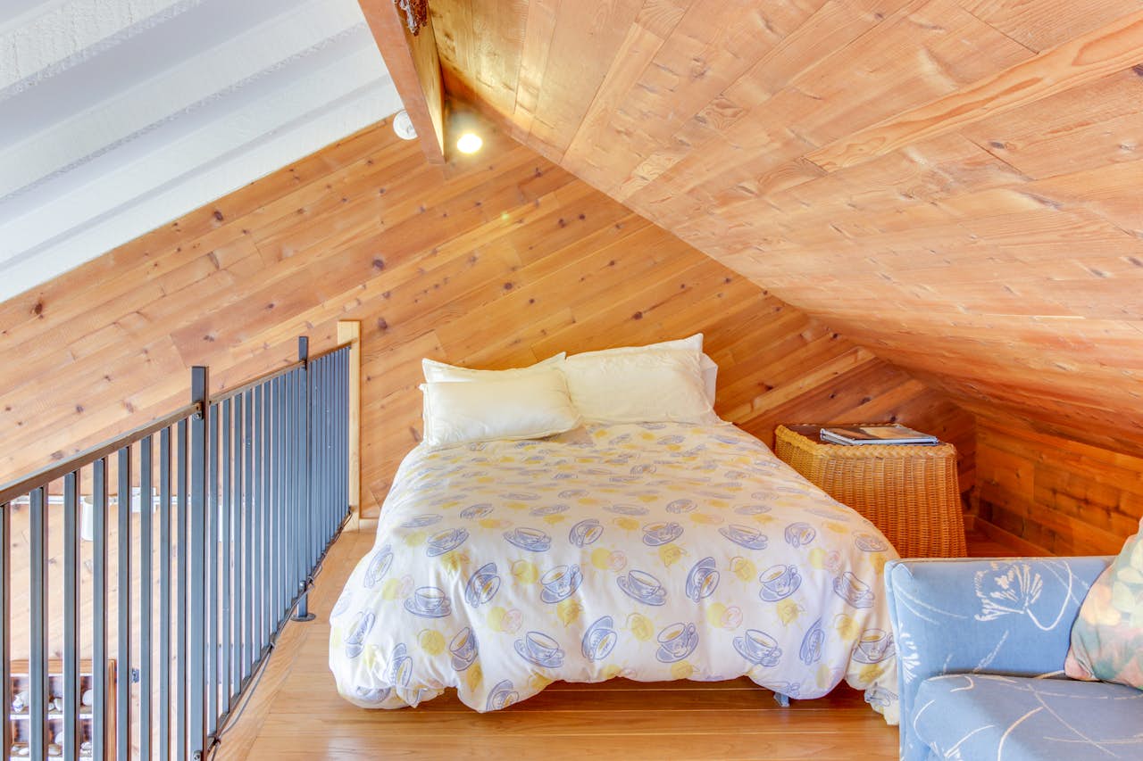 Blue Sea Oceanfront Cottage 2 BD Vacation Rental in Oceanside, OR