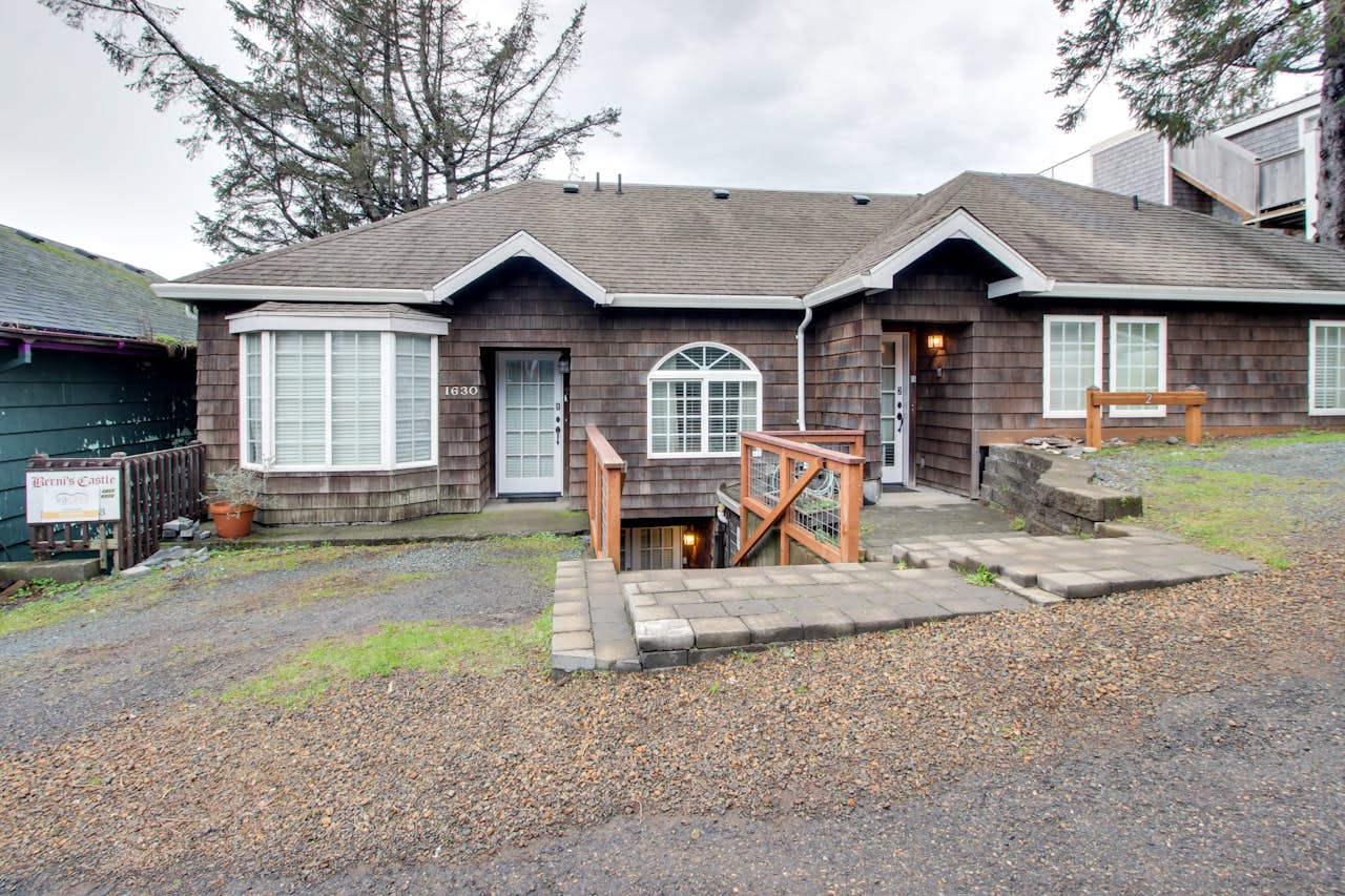 Berni's Ocean View Castle The Potter's Wheel 2 BD Vacation Rental