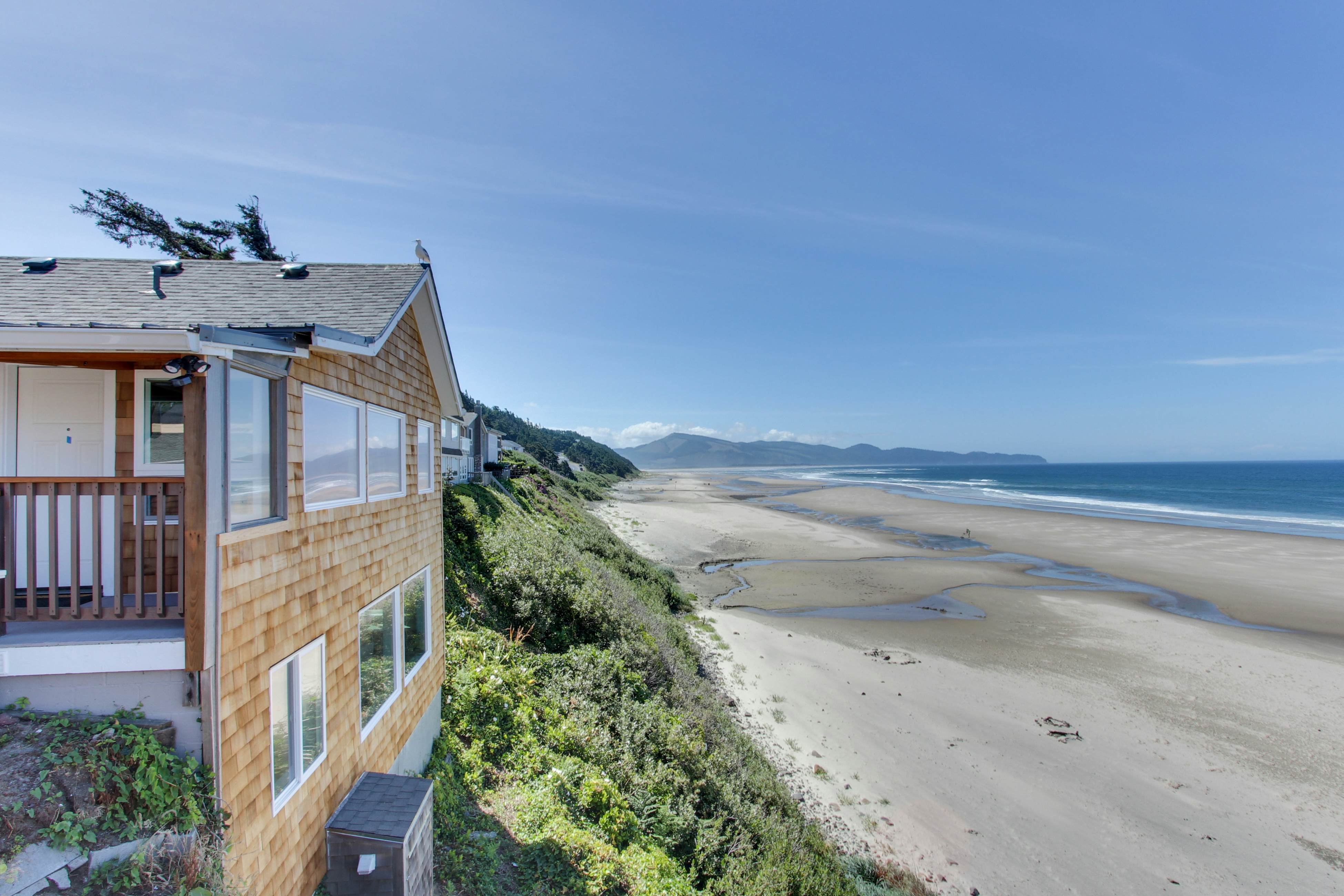 Oceanside Inn Vacation Rentals in Oceanside, Oregon Vacasa