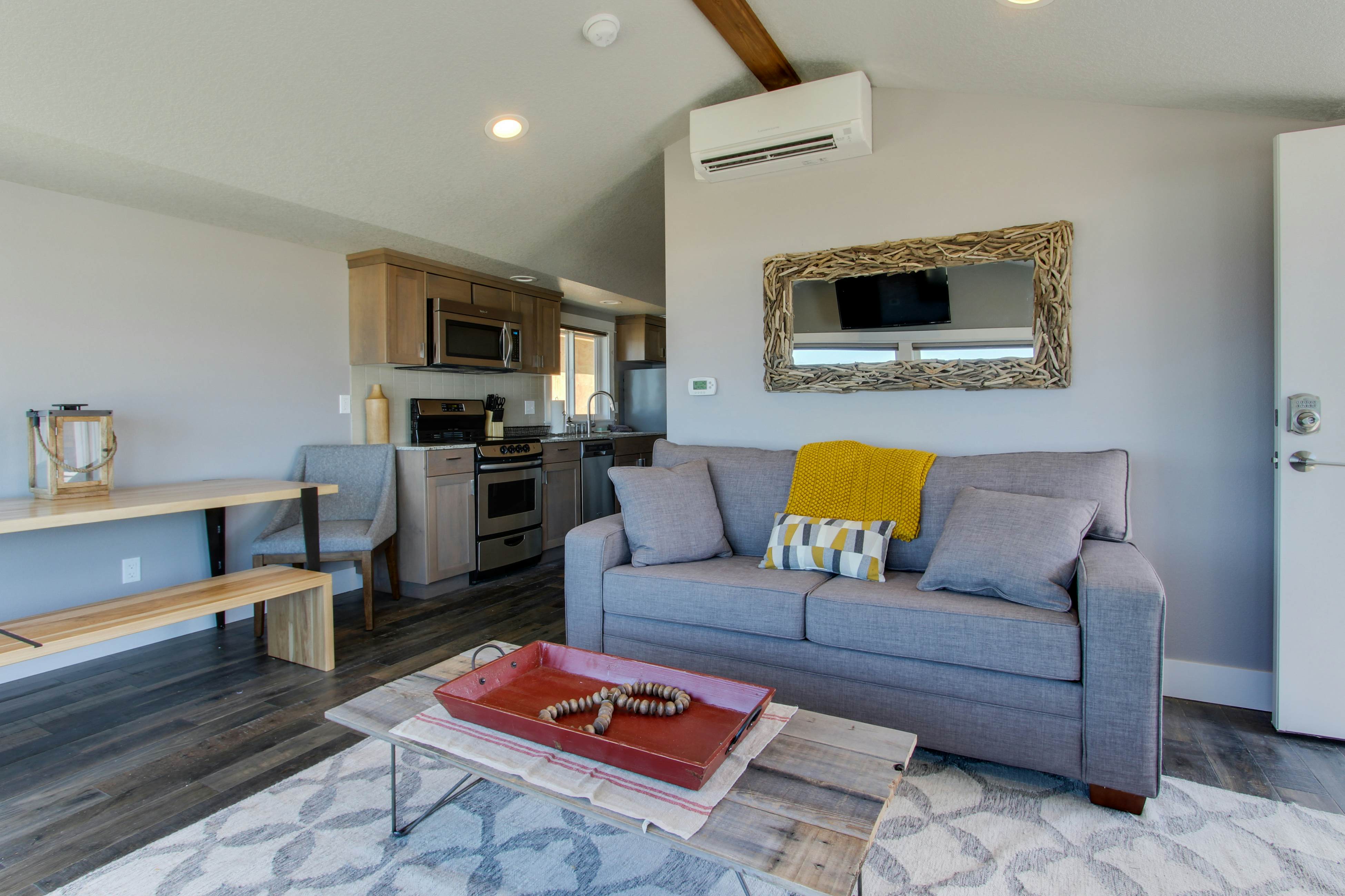 Chinook 8 2 BD Oceanside, OR Vacation Rental Vacasa