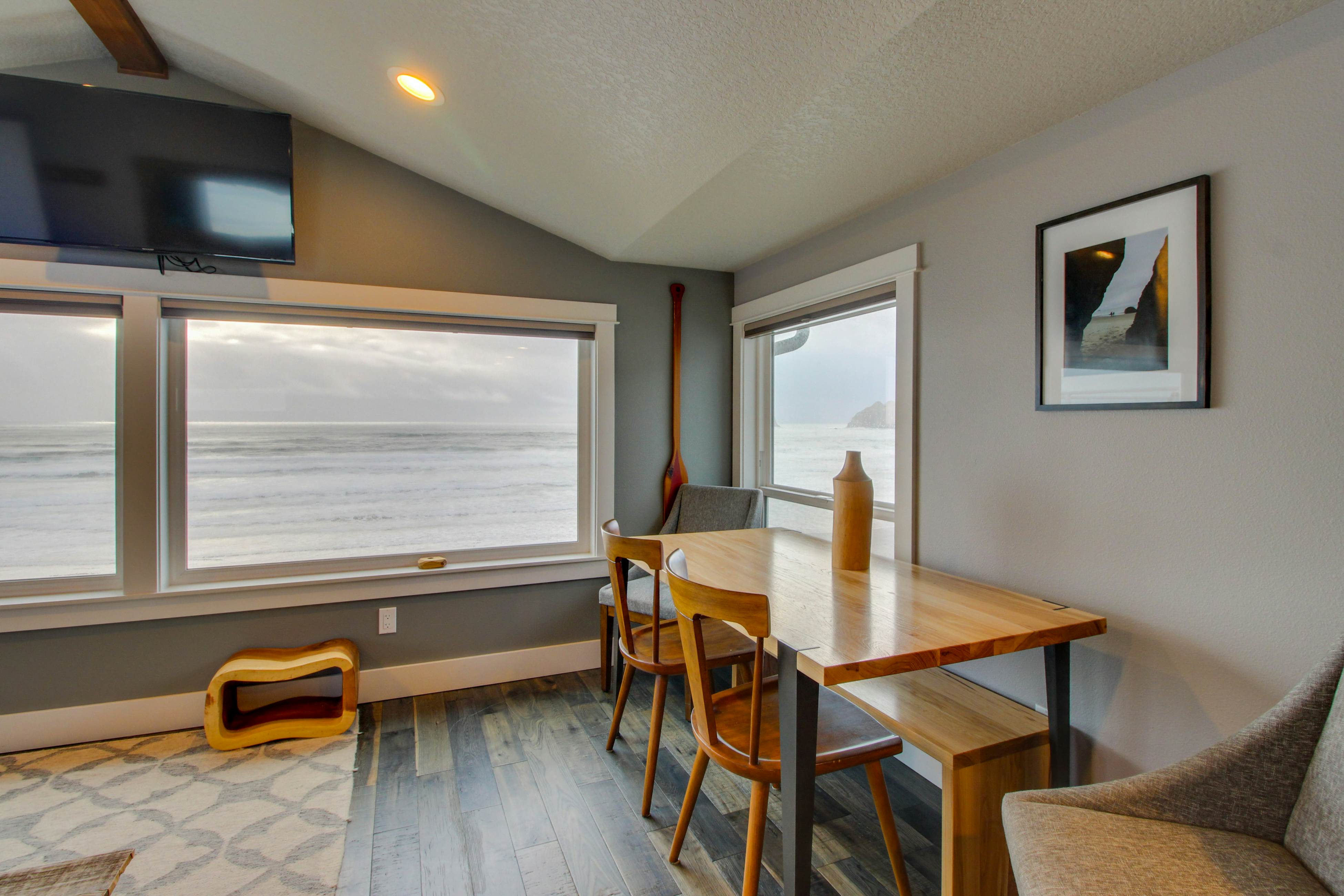 Chinook 8 2 BD Oceanside, OR Vacation Rental Vacasa