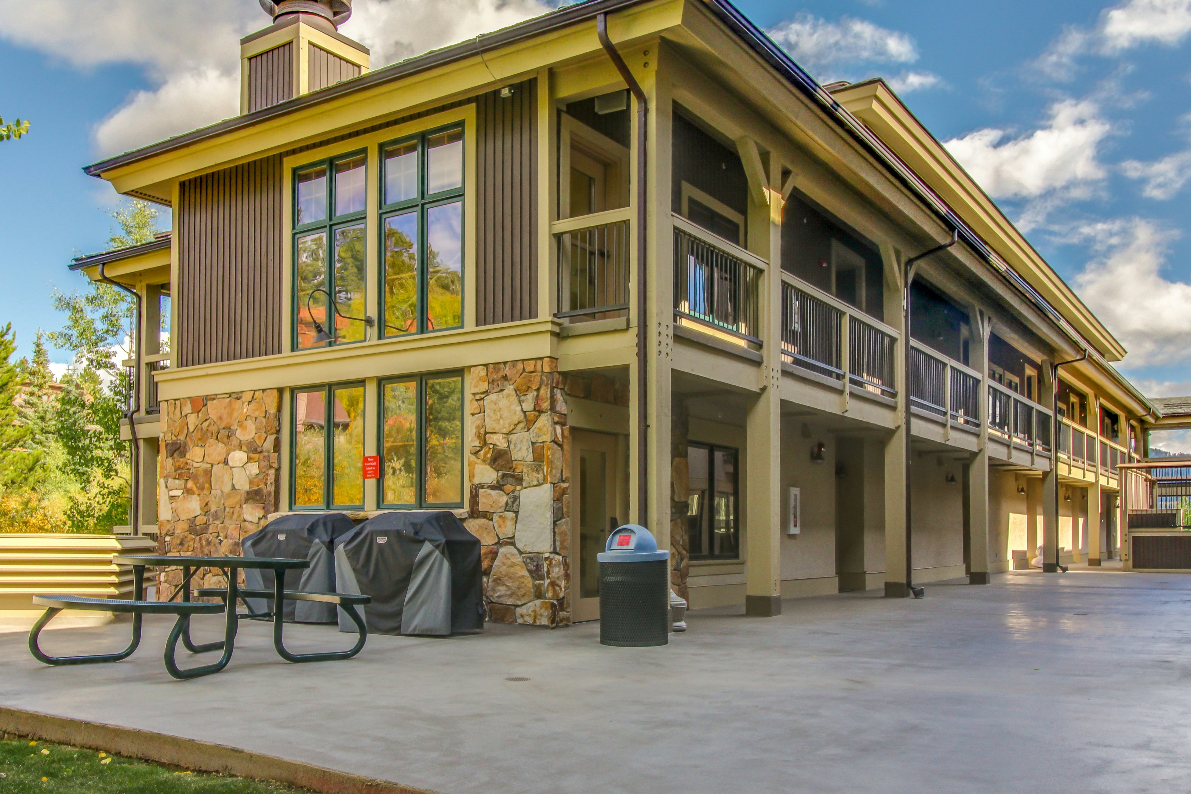 Romance at Riverbends' Snowflake Lift Studio Space with 1 and a half bathrooms