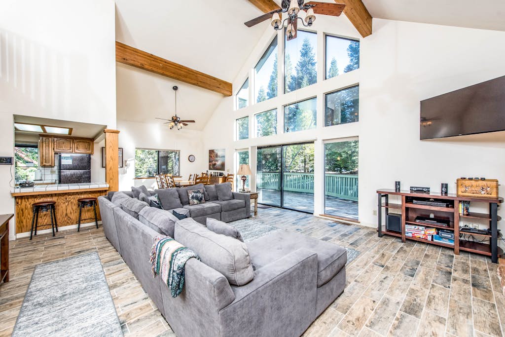 Paw's Cabin 3 BD Shaver Lake, CA Vacation Rental Vacasa