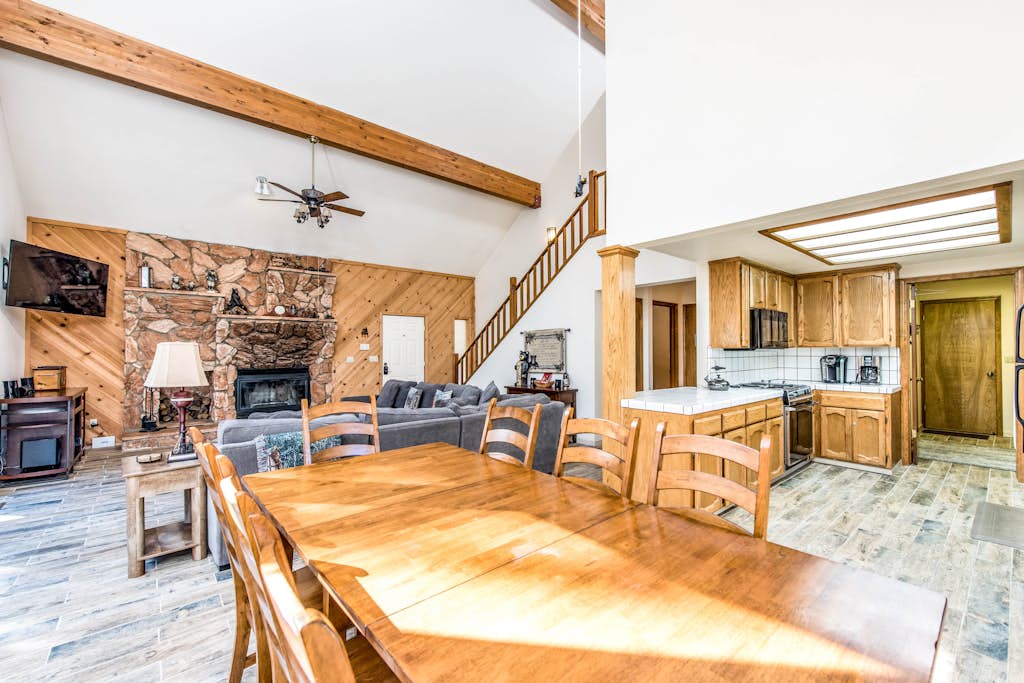 Paw's Cabin 3 BD Shaver Lake, CA Vacation Rental Vacasa