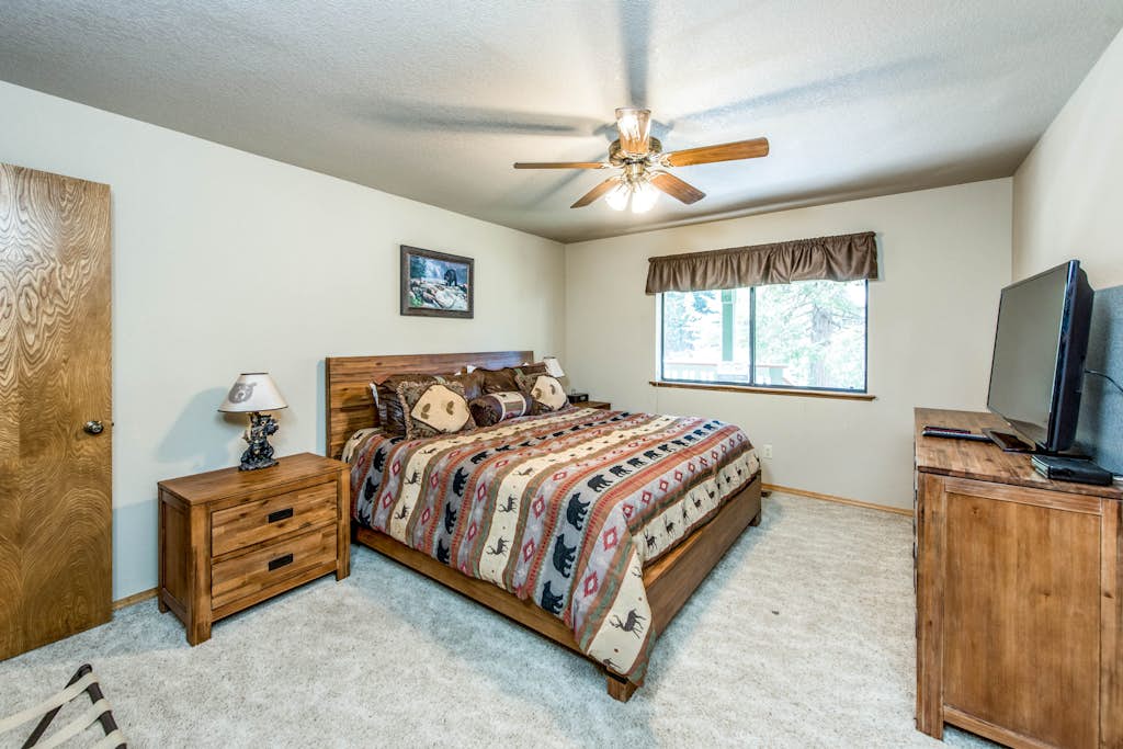 Paw's Cabin 3 BD Shaver Lake, CA Vacation Rental Vacasa