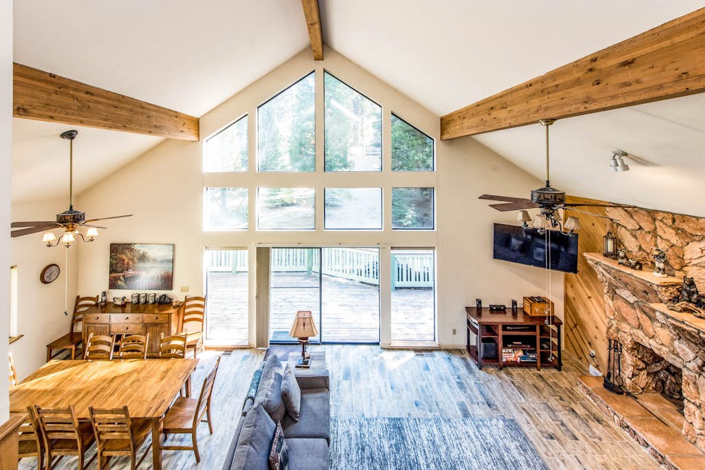 Paw's Cabin 3 BD Shaver Lake, CA Vacation Rental Vacasa