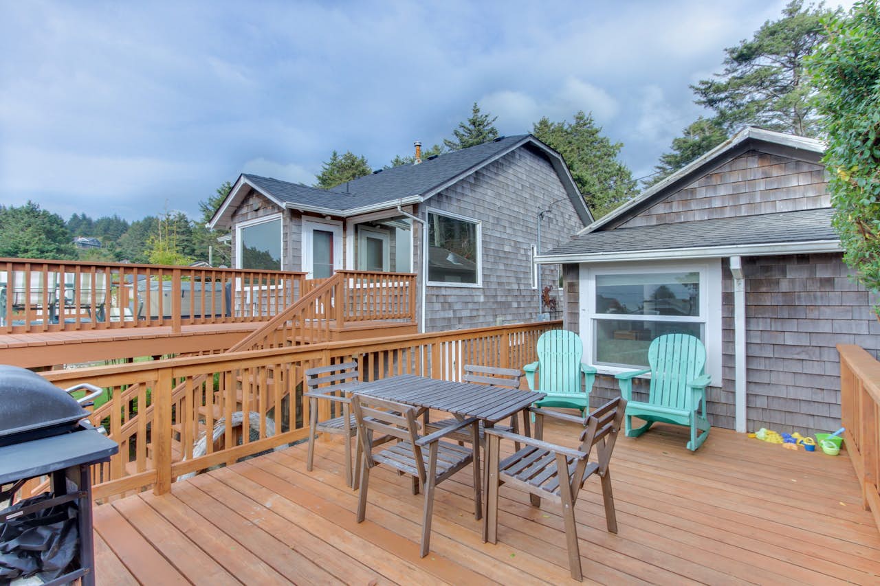 Baerfoot Bungalow 1 BD Vacation Rental in Cannon Beach, OR Vacasa