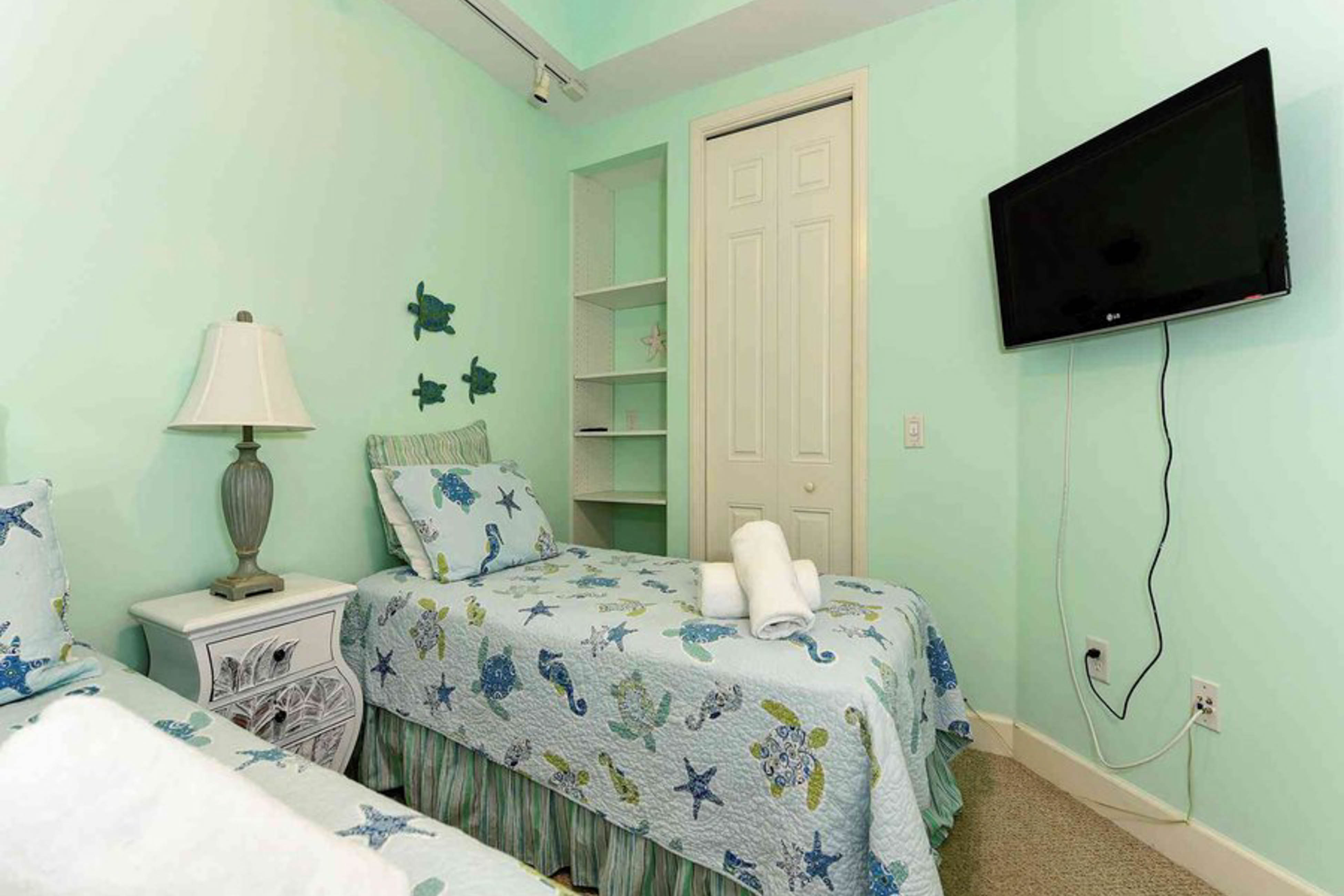 Bradenton Beach Club Unit B | 2 BD Vacation Rental In Bradenton Beach ...