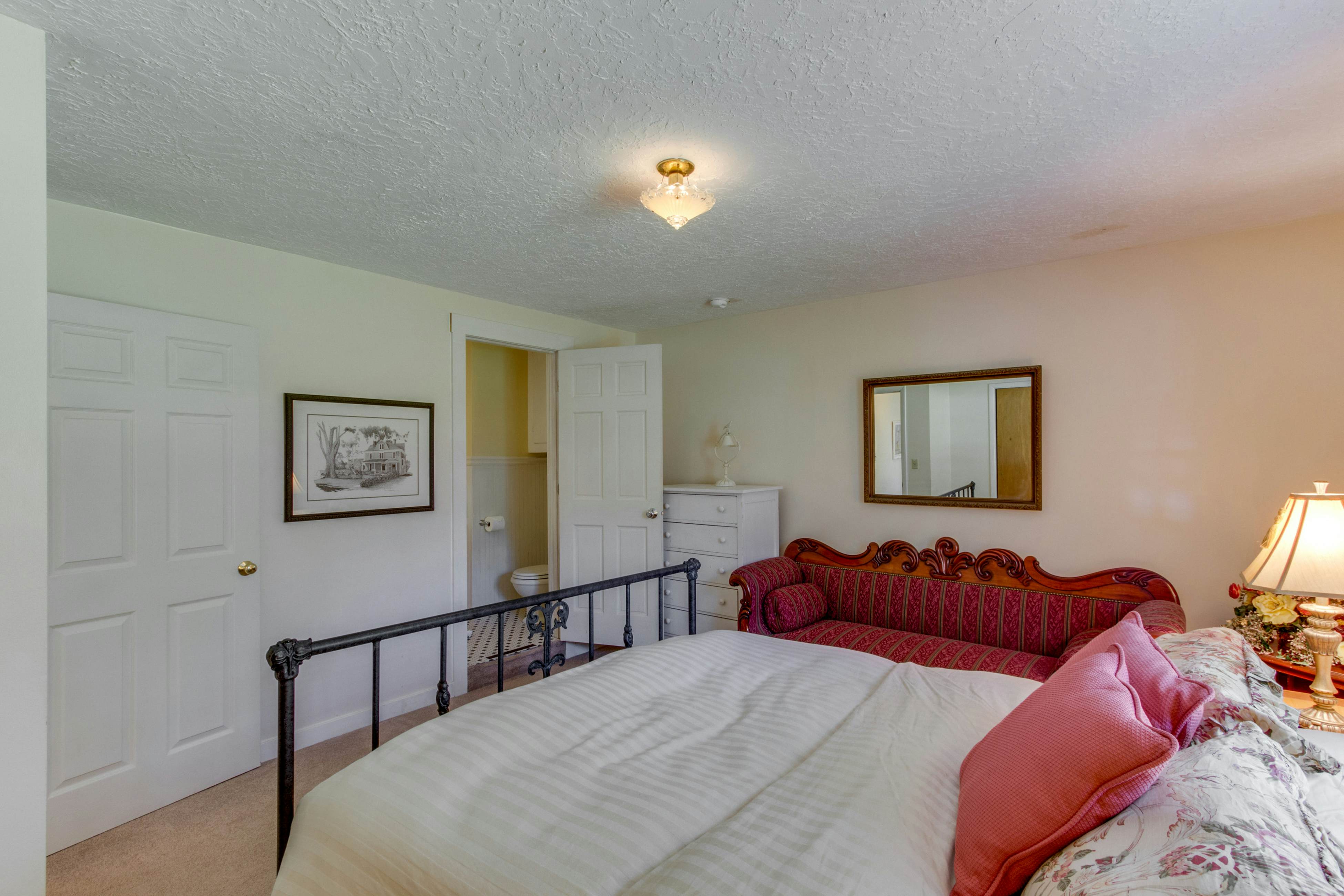 Seventh Street Cottage 2 BD Gearhart, OR Vacation Rental Vacasa