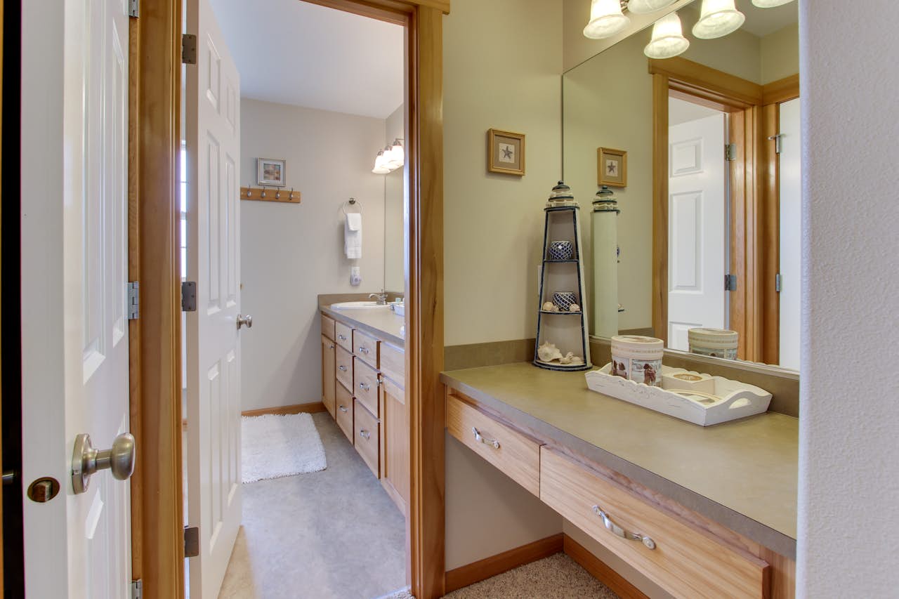 The Hidden Treasure 3 BD Vacation Rental in Warrenton, OR Vacasa