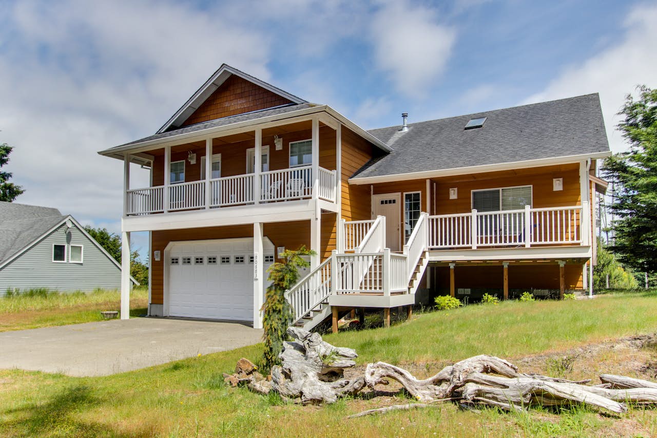 The Hidden Treasure 3 BD Vacation Rental in Warrenton, OR Vacasa