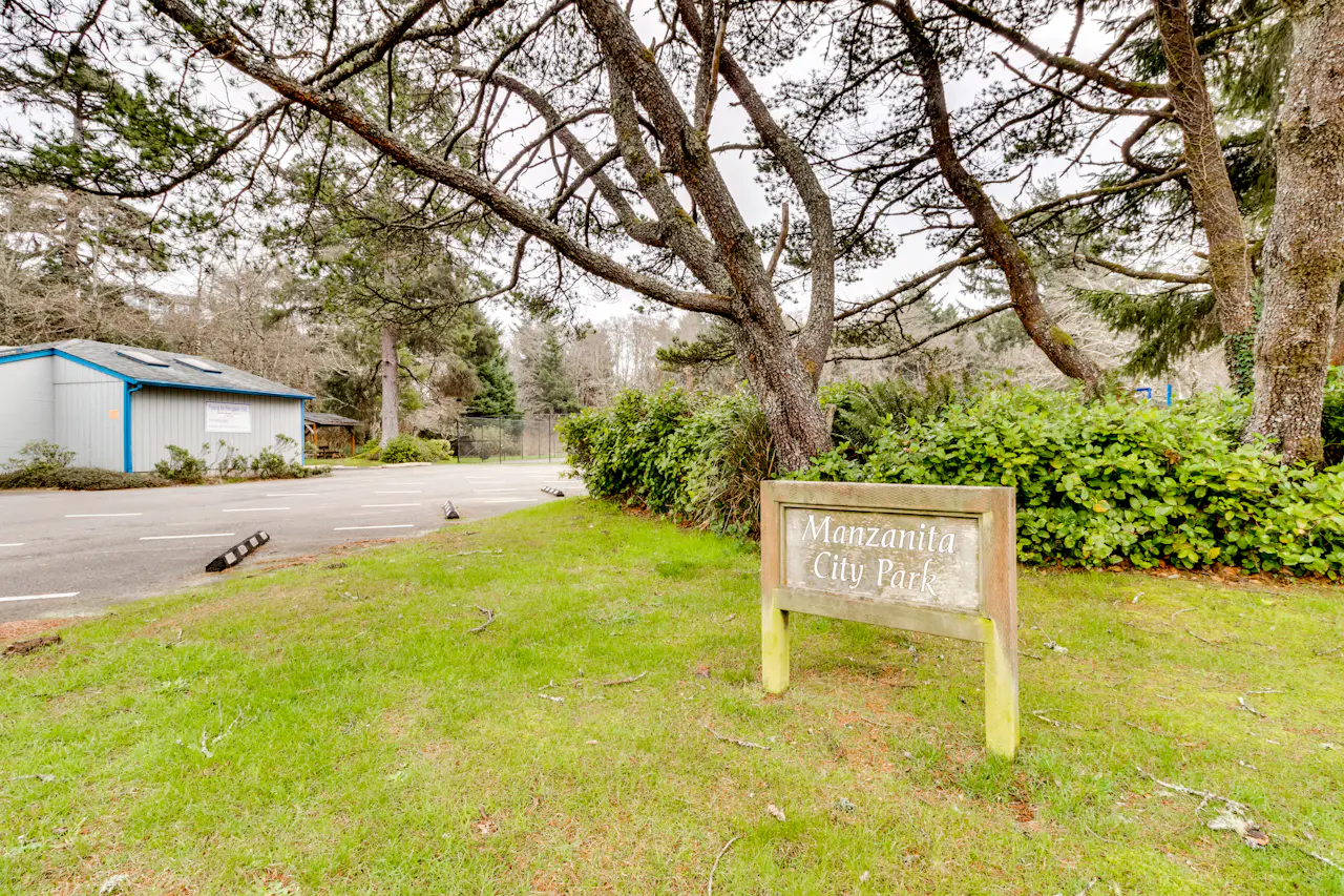Manzanita Beach Cottage (MCA 520) 2 BD Vacation Rental in Manzanita