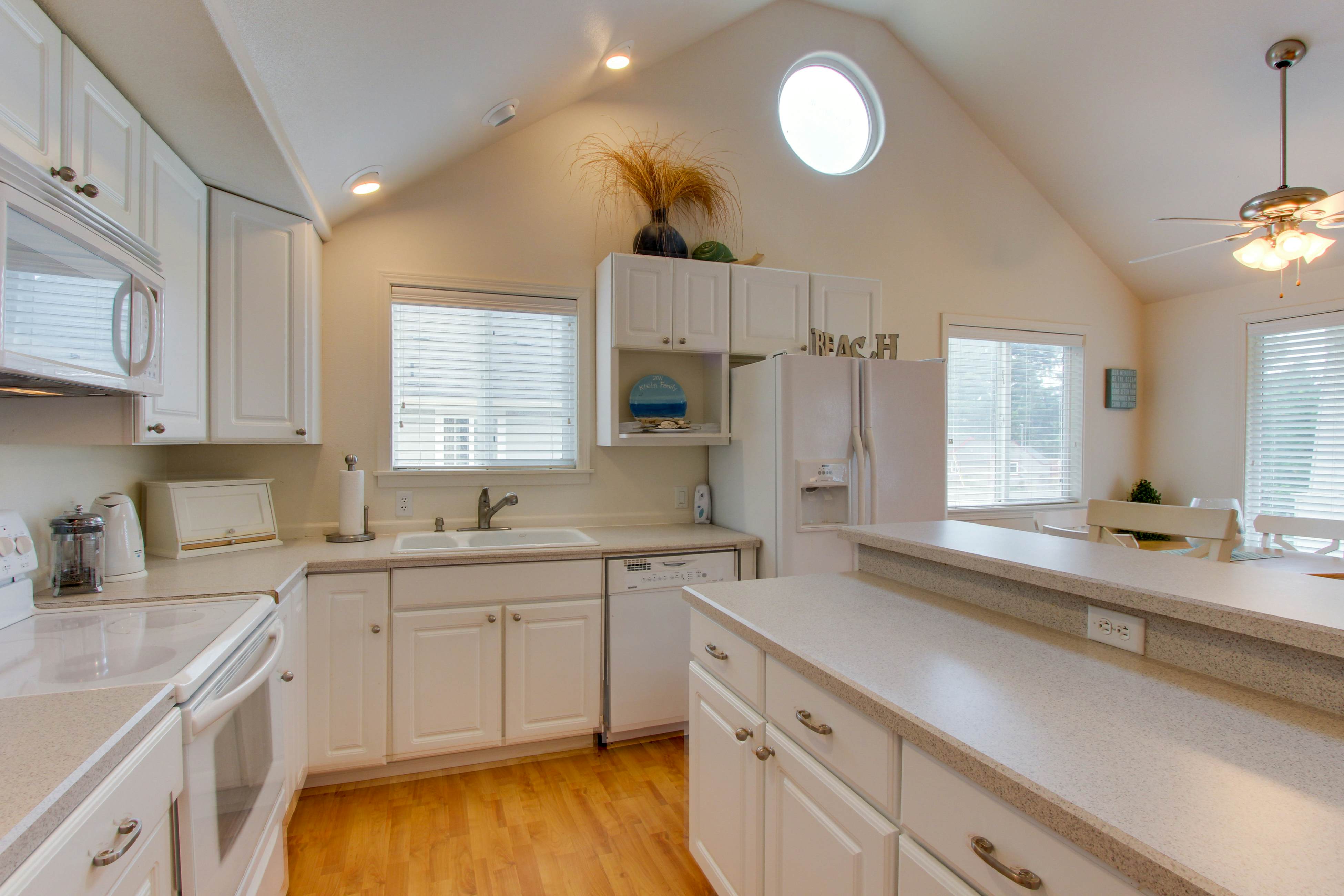 Haven 2 BD Warrenton, OR Vacation Rental Vacasa