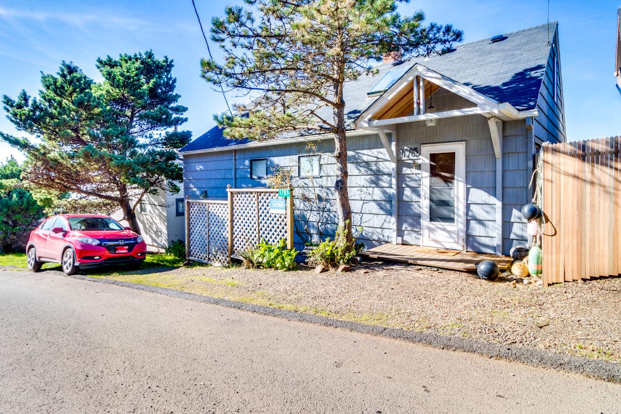 Oceanfront Cottage 3 BD Vacation Rental in Oceanside, OR Vacasa